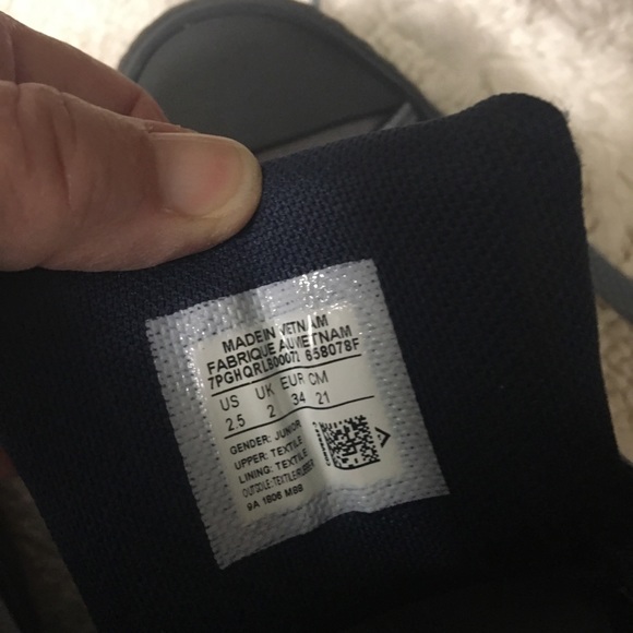 Shoes - Picture 3 of 4